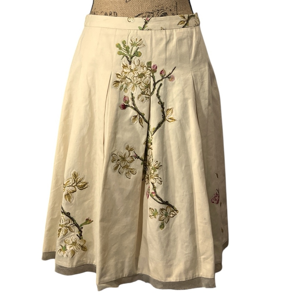 Etcetera cherry blossom knee-length skirt with floral embroidery. 
EC Size 4